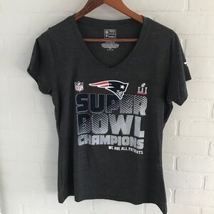 NFL Official Patriots Women’s Baby tee V neck Short sleeve Dark Gray M